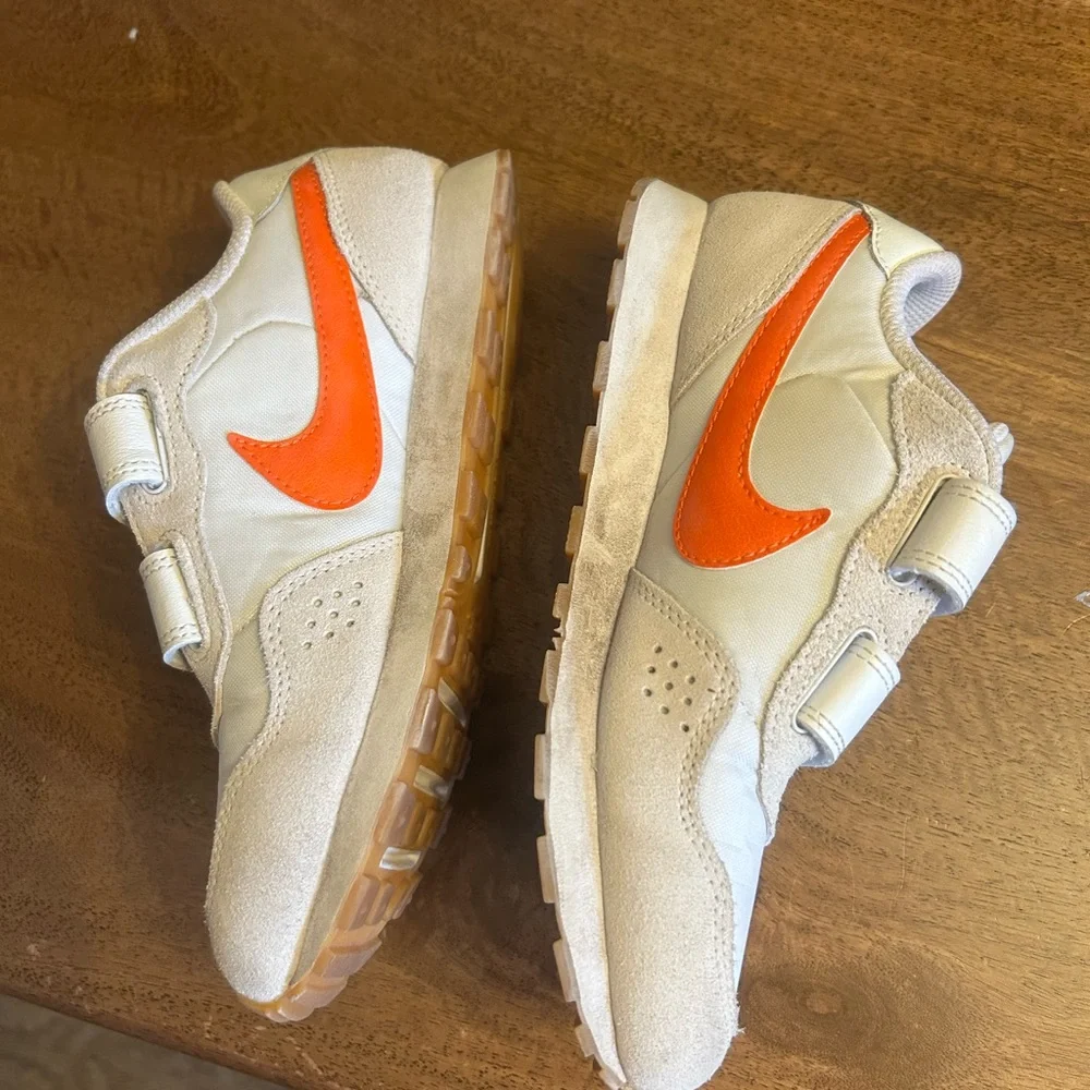 Nike Valiant Suede White Orange Trainers Sz 2Y Gym kids